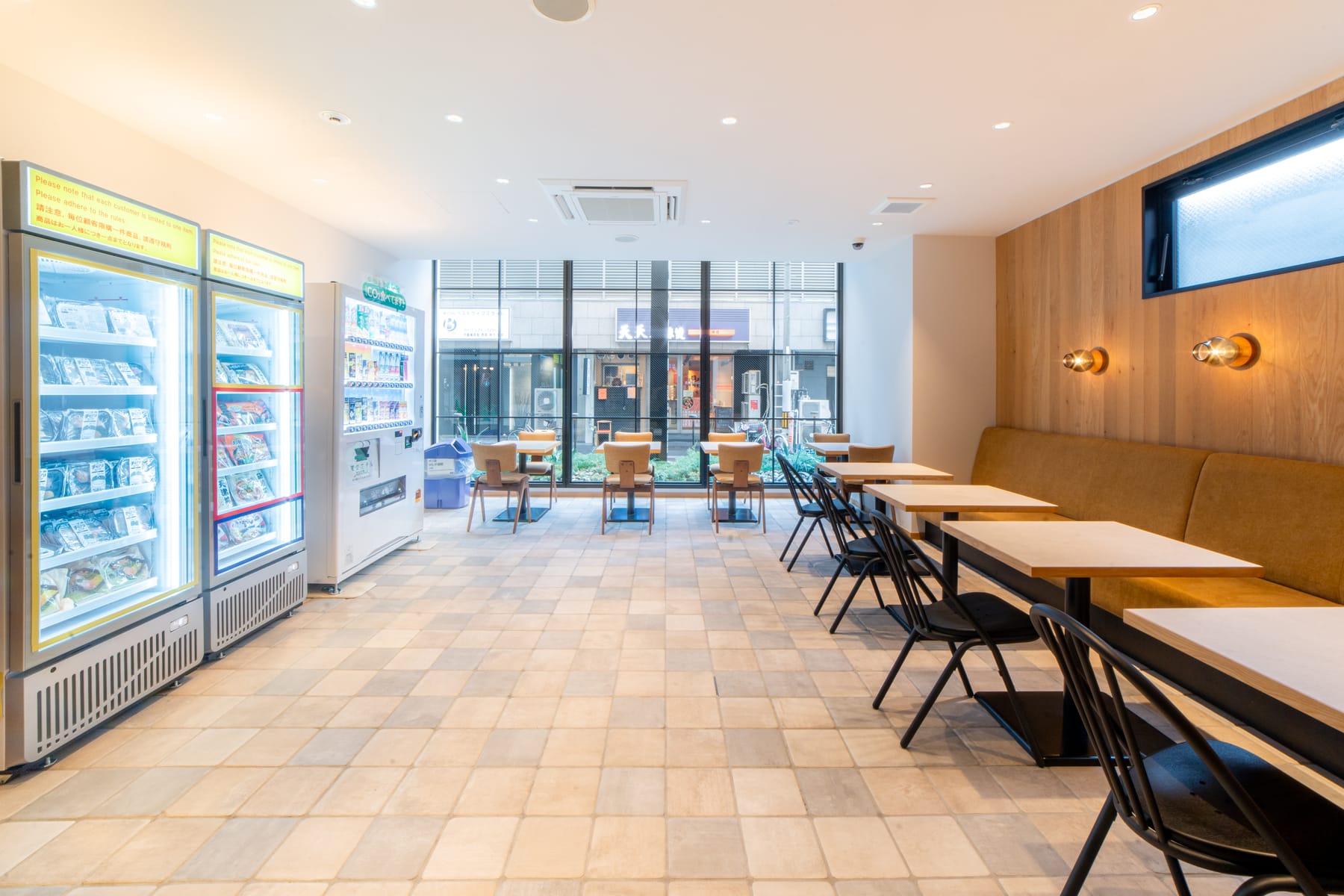 ラウンジと売店